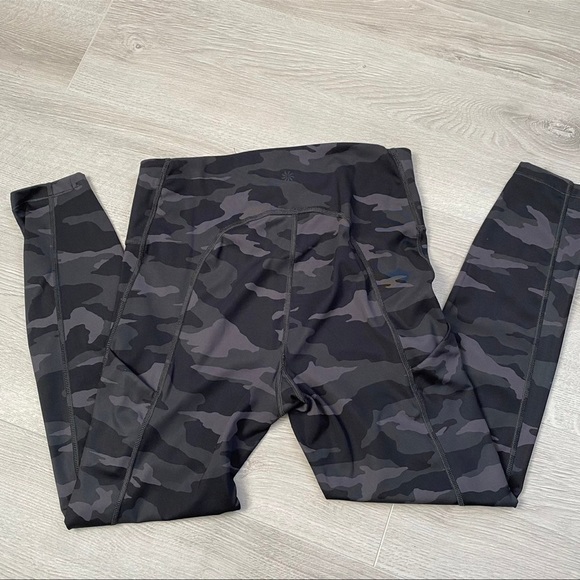 Leggings Athleta camo leggings ULTIMATE 7/8 TIGHT size S - Picture 8 of 8
